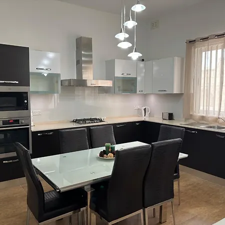 Family Apartment *